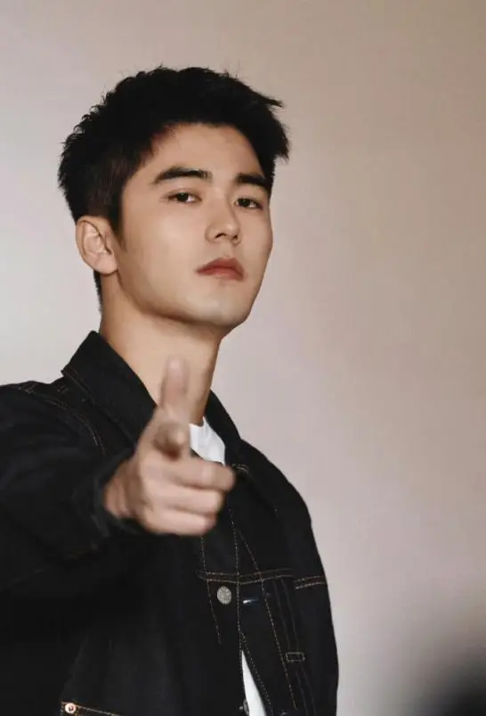 陪睡陪玩只是冰山一角！因不愿陪酒被男明星打骨折，周杰真说对了