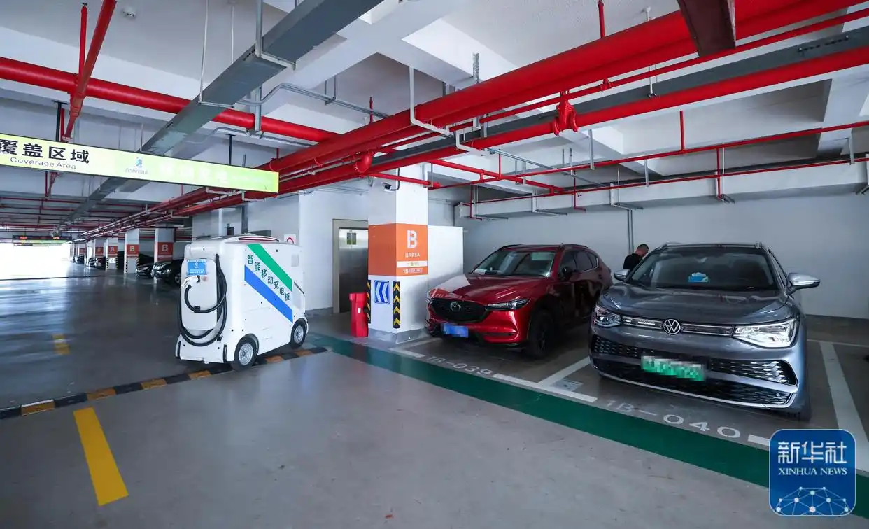 浙江舟山：无人充电车助力海岛旅游“绿色出行”