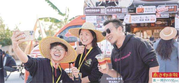 凉瓜簕菜陈皮香 侨墟碉楼古韵长 网红景点客满堂