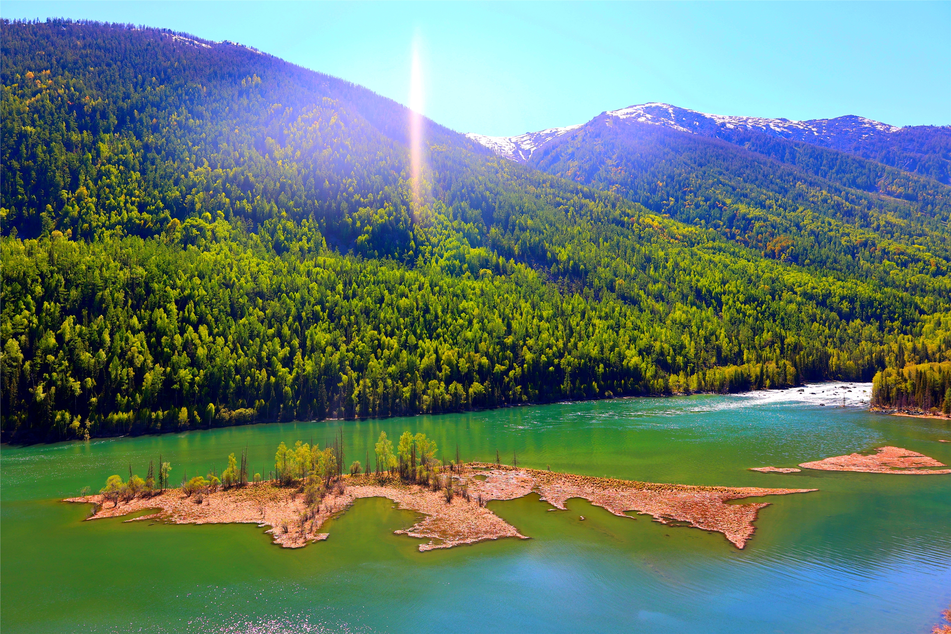 小石榴说科普·山水林田湖草沙之湖②丨为什么说喀纳斯湖是神奇的"变色湖"？