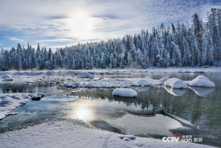 [高清组图]冰雪中的喀纳斯河 多一份纯净多一分浪漫