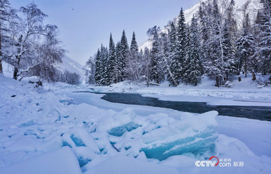 [高清组图]冰雪中的喀纳斯河 多一份纯净多一分浪漫