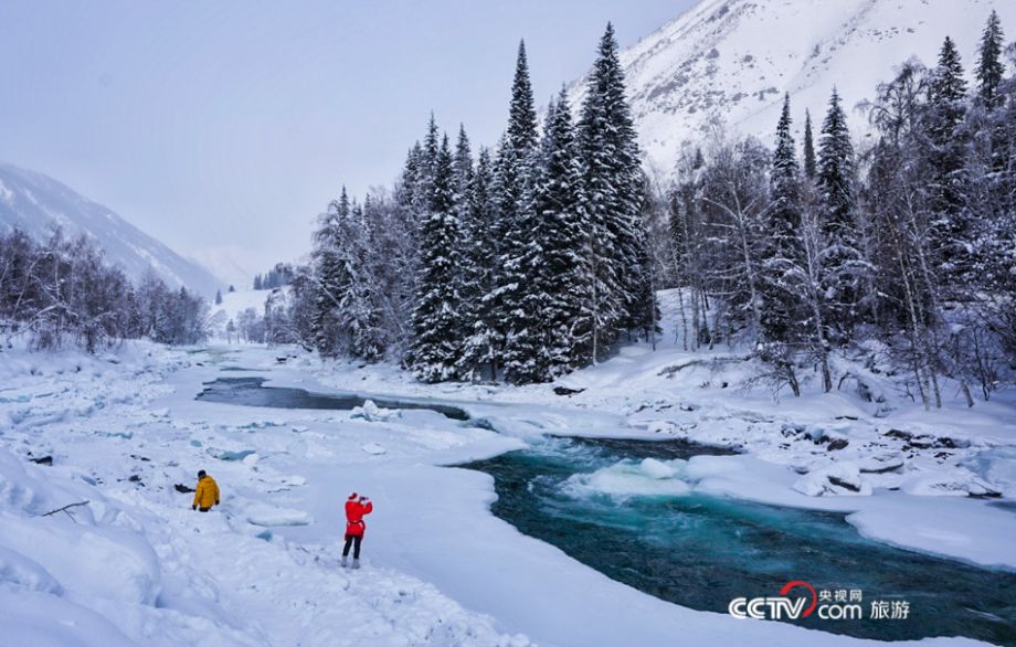 [高清组图]冰雪中的喀纳斯河 多一份纯净多一分浪漫