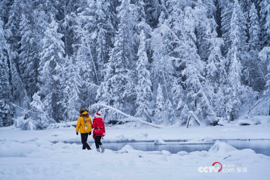 [高清组图]冰雪中的喀纳斯河 多一份纯净多一分浪漫