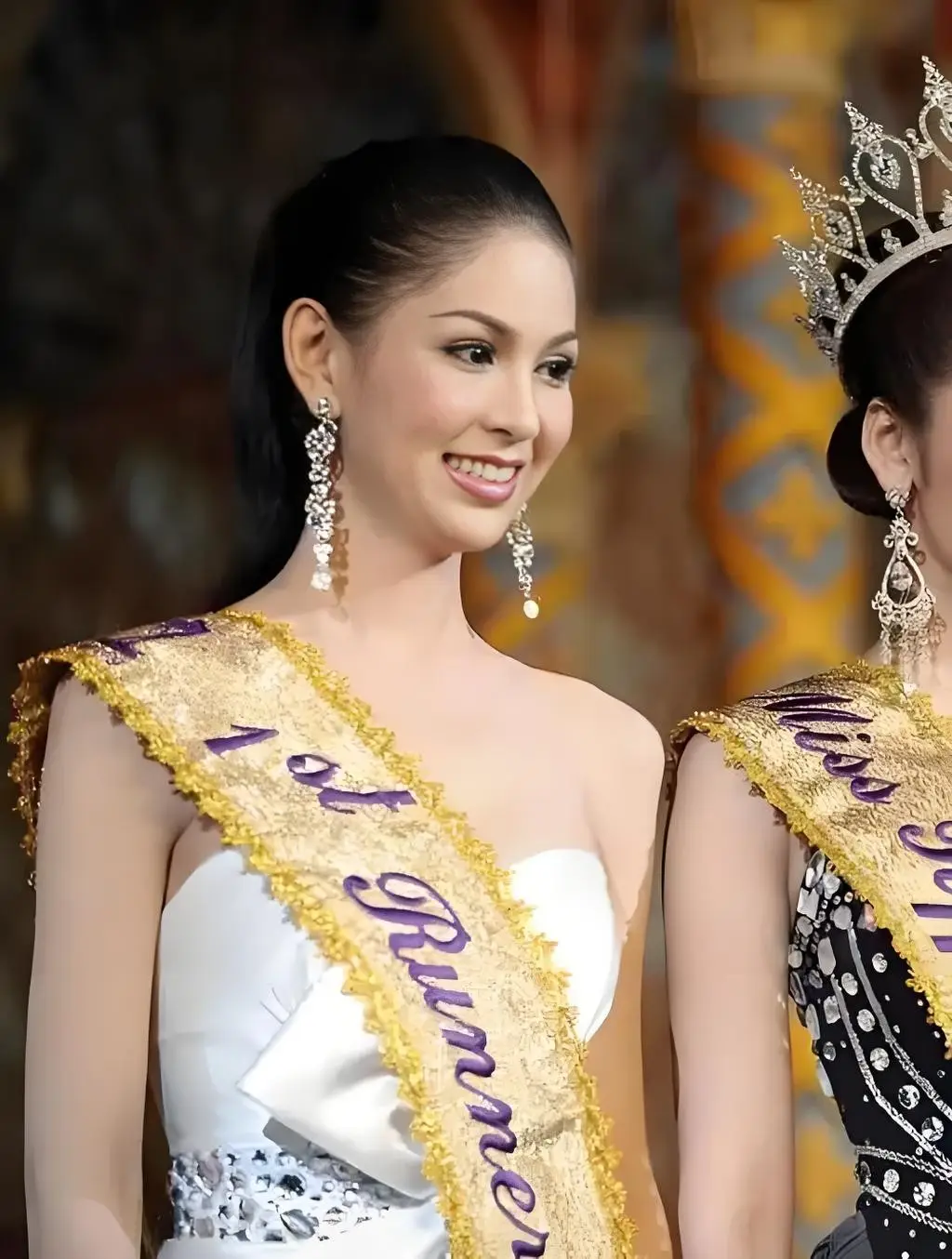 夫妇去泰国度蜜月，新娘试衣间消失，一年后发现被做成不倒翁展览