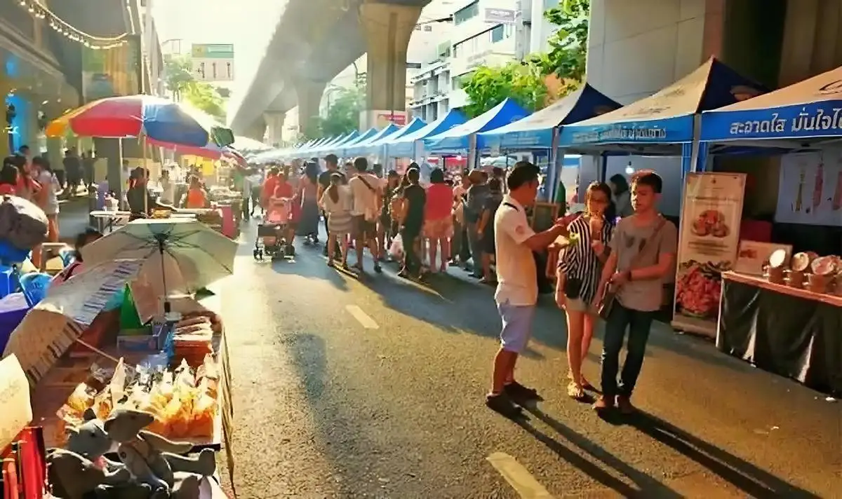 夫妇去泰国度蜜月，新娘试衣间消失，一年后发现被做成不倒翁展览