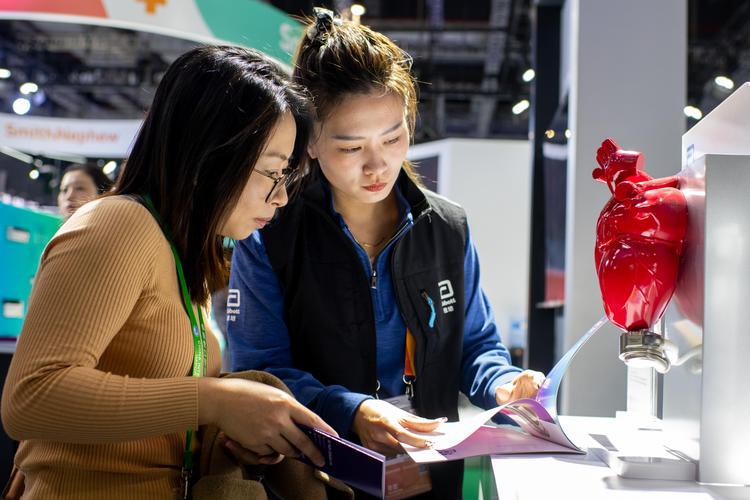 洪声E评 | “新”意满满迎“双节”，开启长假新体验