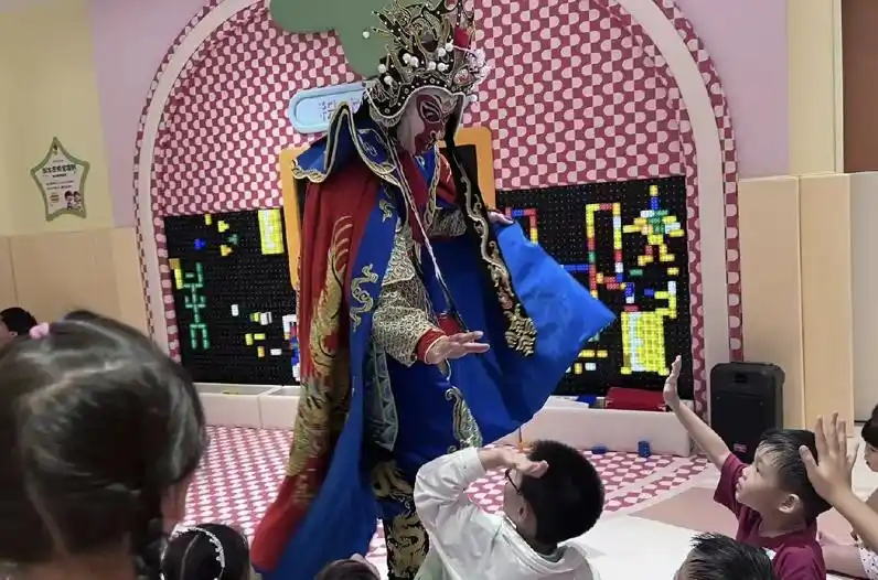 火锅店变身“亲子乐园”！海底捞首家亲子友好店走红深圳，预计明年初落地上海