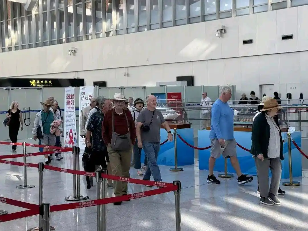 600多名国际游客畅游金秋岛城