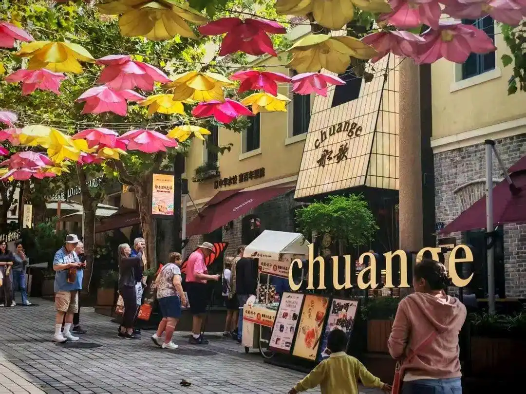 600多名国际游客畅游金秋岛城