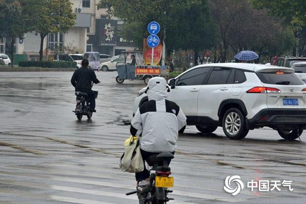 河南嵩山等地现下半年首场降雪 未来三天阳光现身气温渐升