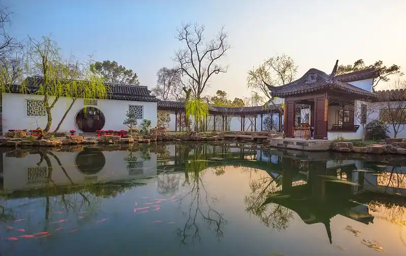 沿着高速自驾游｜看甲天下的苏州园林，游江南清丽地湖州