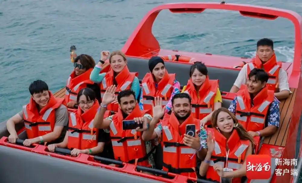 在蜈支洲岛拍出人生照片 海南旅游国际推荐官邂逅海岛浪漫