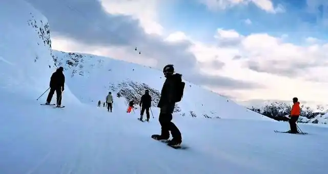 长白山机场冬航季上线！解锁“航班+玩雪+火锅+火炕”一站式冰雪狂欢