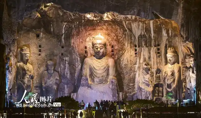河南洛阳龙门石窟重启“夜游”