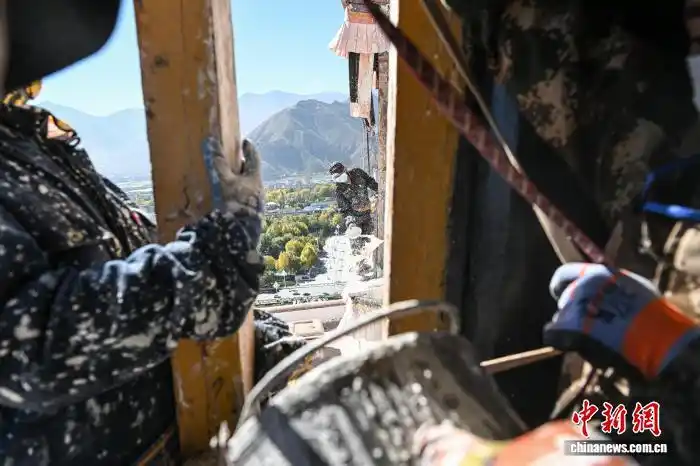 西藏布达拉宫迎“年度美容”