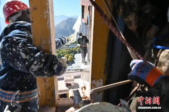 西藏布达拉宫迎“年度美容”