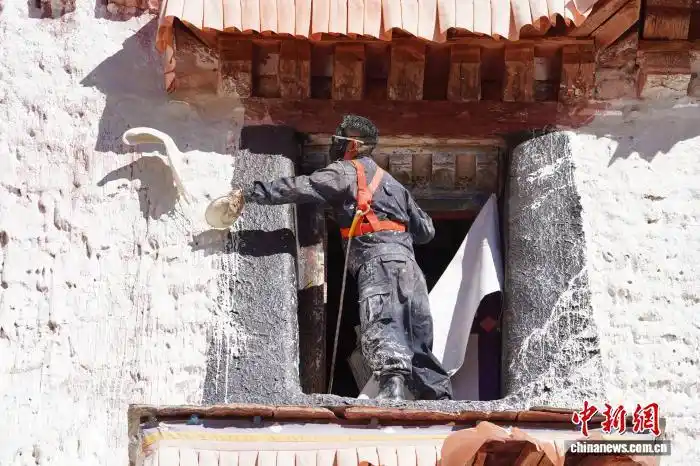 西藏布达拉宫迎“年度美容”