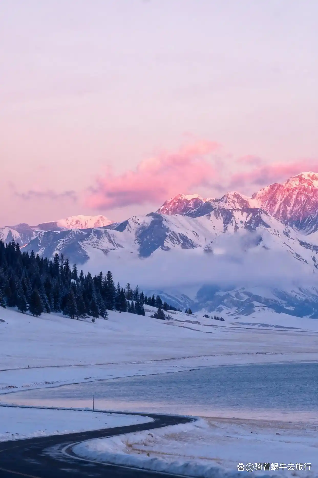冬季的赛里木湖直接封神了！