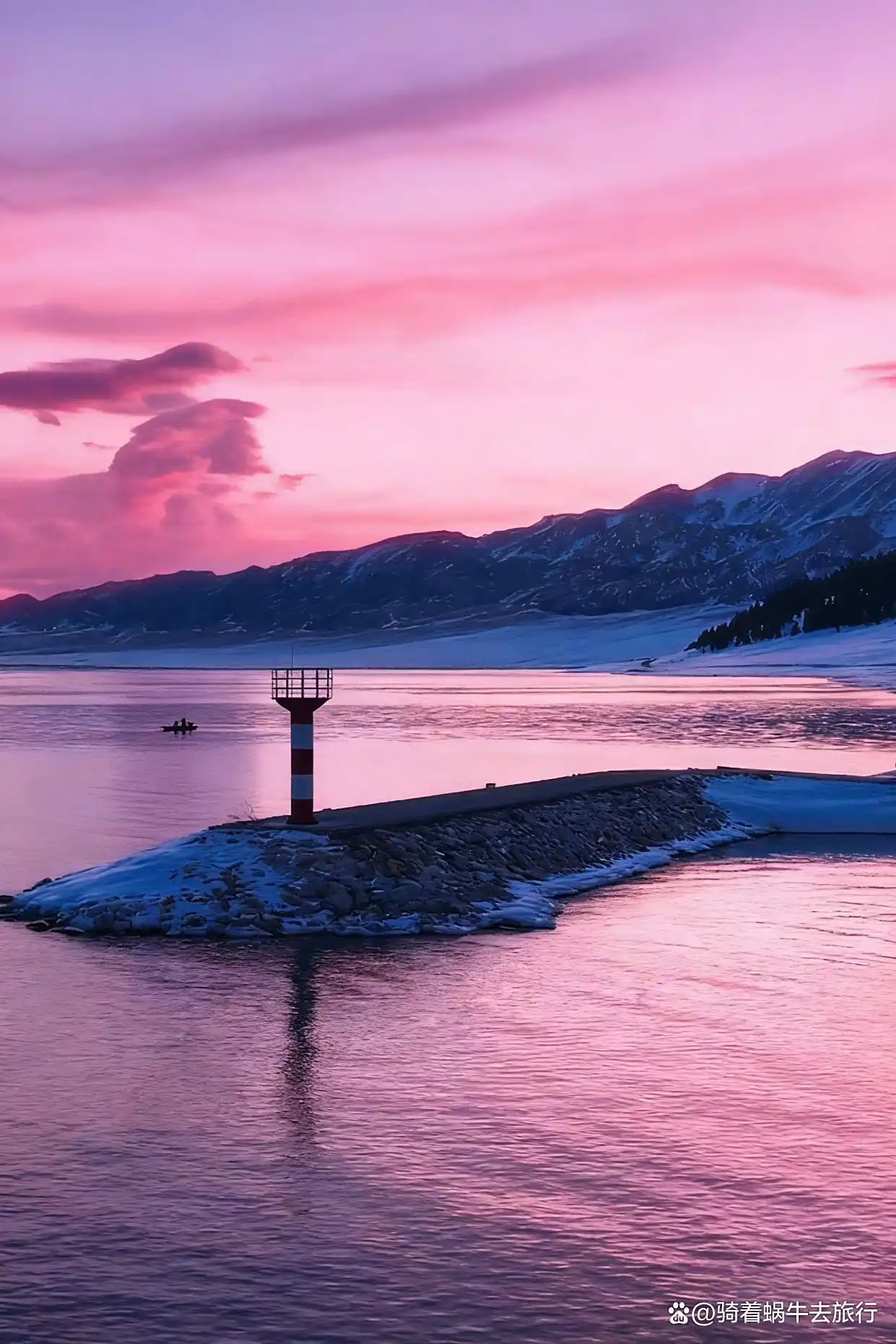 冬季的赛里木湖直接封神了！