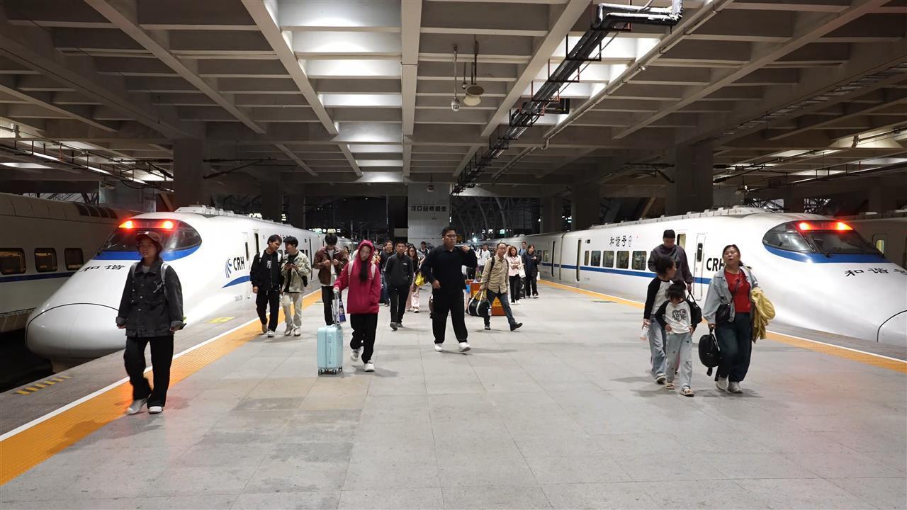 刘若英演唱会今起在武汉连唱三天！武铁开通“歌迷返程专列”