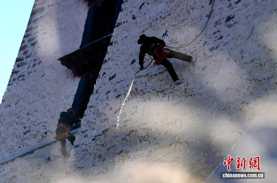 西藏布达拉宫迎年度“美颜”