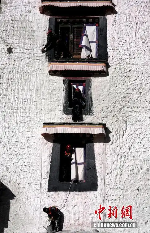 西藏布达拉宫迎年度“美颜”