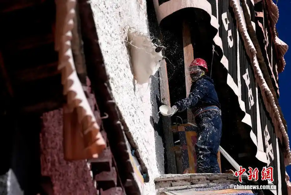 西藏布达拉宫迎年度“美颜”