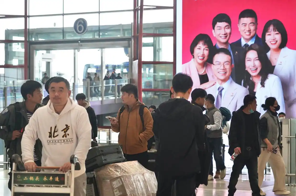 首都机场将执行冬航季航班计划，部分航班将变更航站楼