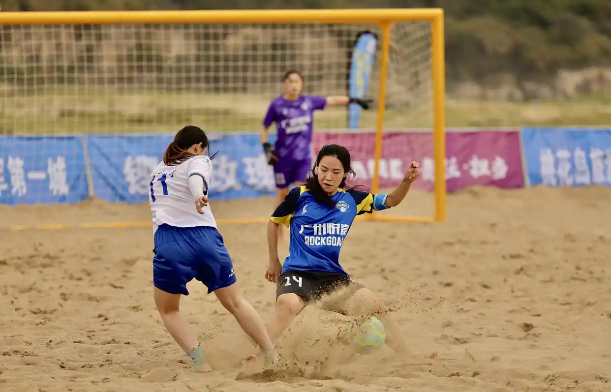 全国女子沙足锦标赛舟山桃花岛开赛 首支国家队选拔同步启动