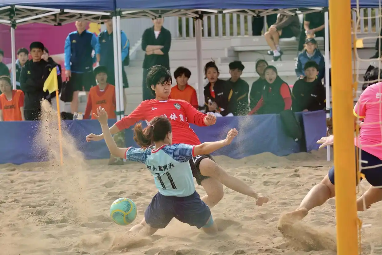 全国女子沙足锦标赛舟山桃花岛开赛 首支国家队选拔同步启动