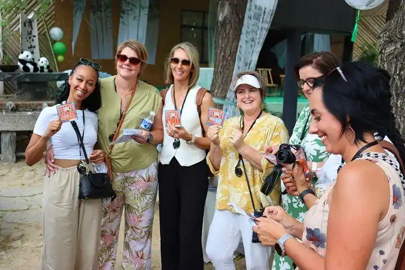 南非考察团“沉浸式”体验中国民俗！古槐路探秘→秧歌狂欢→茶山慢生活