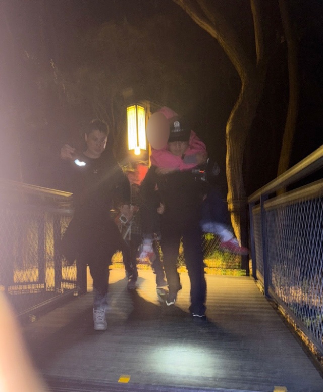 杭州女子登顶网红景点，眼睛一下看不清了！这类人尤其当心