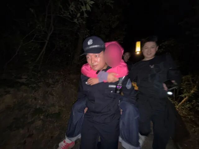 杭州女子登顶网红景点，眼睛一下看不清了！这类人尤其当心