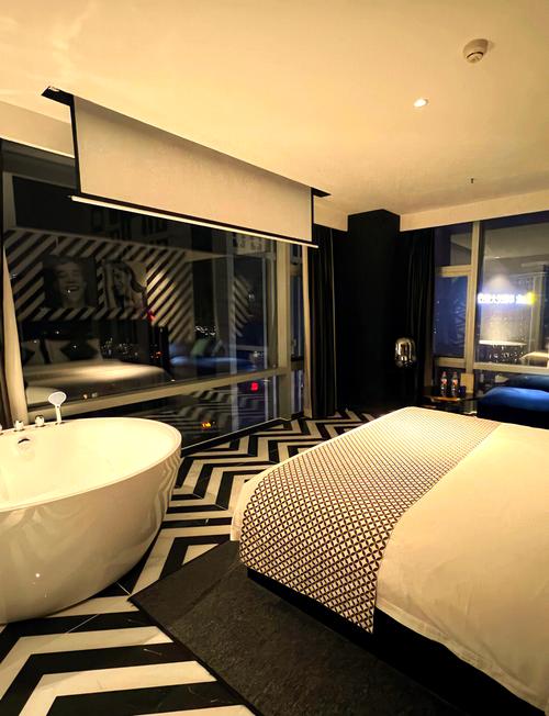 1.2万一晚的酒店，都是谁在住？