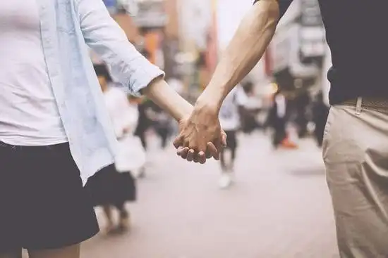 七夕经济升温，鲜花餐饮酒店订单暴涨，西餐消费最受欢迎