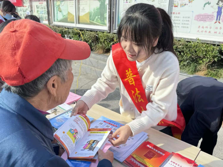 黄山市徽州区：法护“夕阳” 情暖重阳