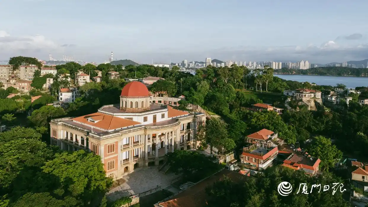 毓德女学校旧址、大德记沙滩等频现《沉默的荣耀》，鼓浪屿受追捧