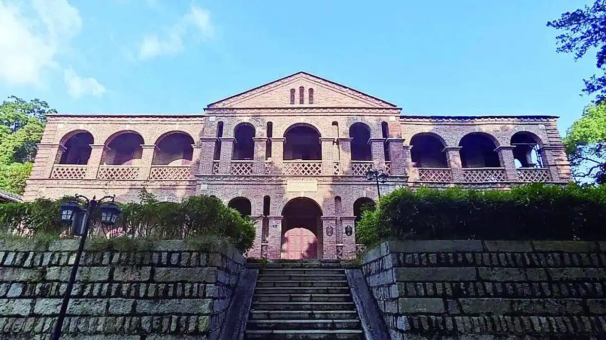 毓德女学校旧址、大德记沙滩等频现《沉默的荣耀》，鼓浪屿受追捧