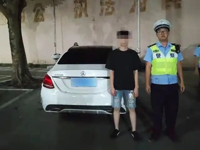 桂平一男子无证租车夜练，10分钟不到即被交警拦截
