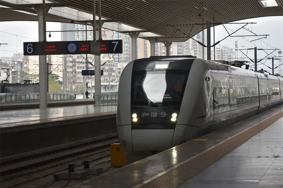 福州火车站1月10日起实施新图 首开福厦间半环形城际列车