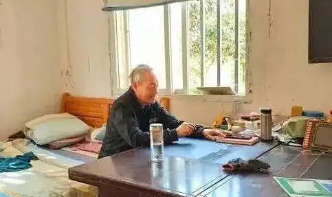 退休教师“再就业”，20元门票十年不涨价，这家深山里的动物园藏不住了！