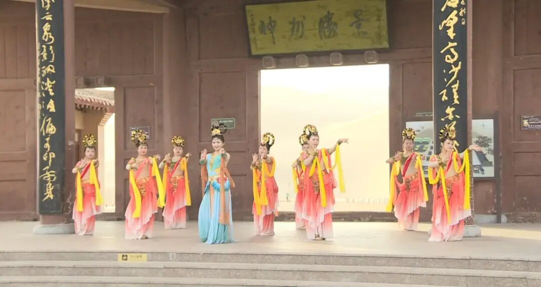 “千名学子研学甘肃”活动在鸣沙山月牙泉景区启动