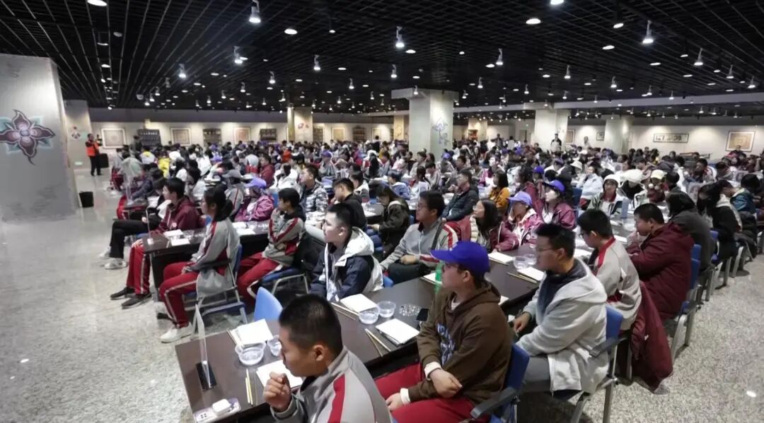 “千名学子研学甘肃”活动在鸣沙山月牙泉景区启动