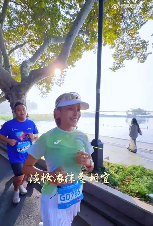 知名女主持在西湖边跑步：杭州太香了！太美了！