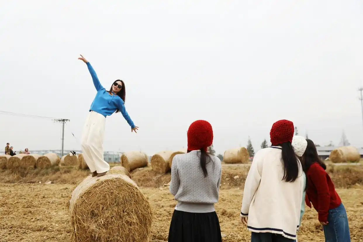 草垛变身网红打卡景点