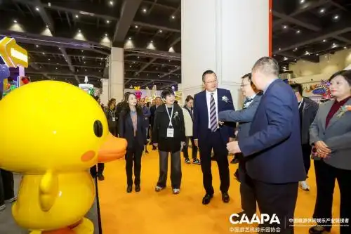 核桃小鸭萌力席卷游乐界！2025中国（郑州）旅游休闲娱乐产业博览会现场解锁沉浸式亲子游乐新体验