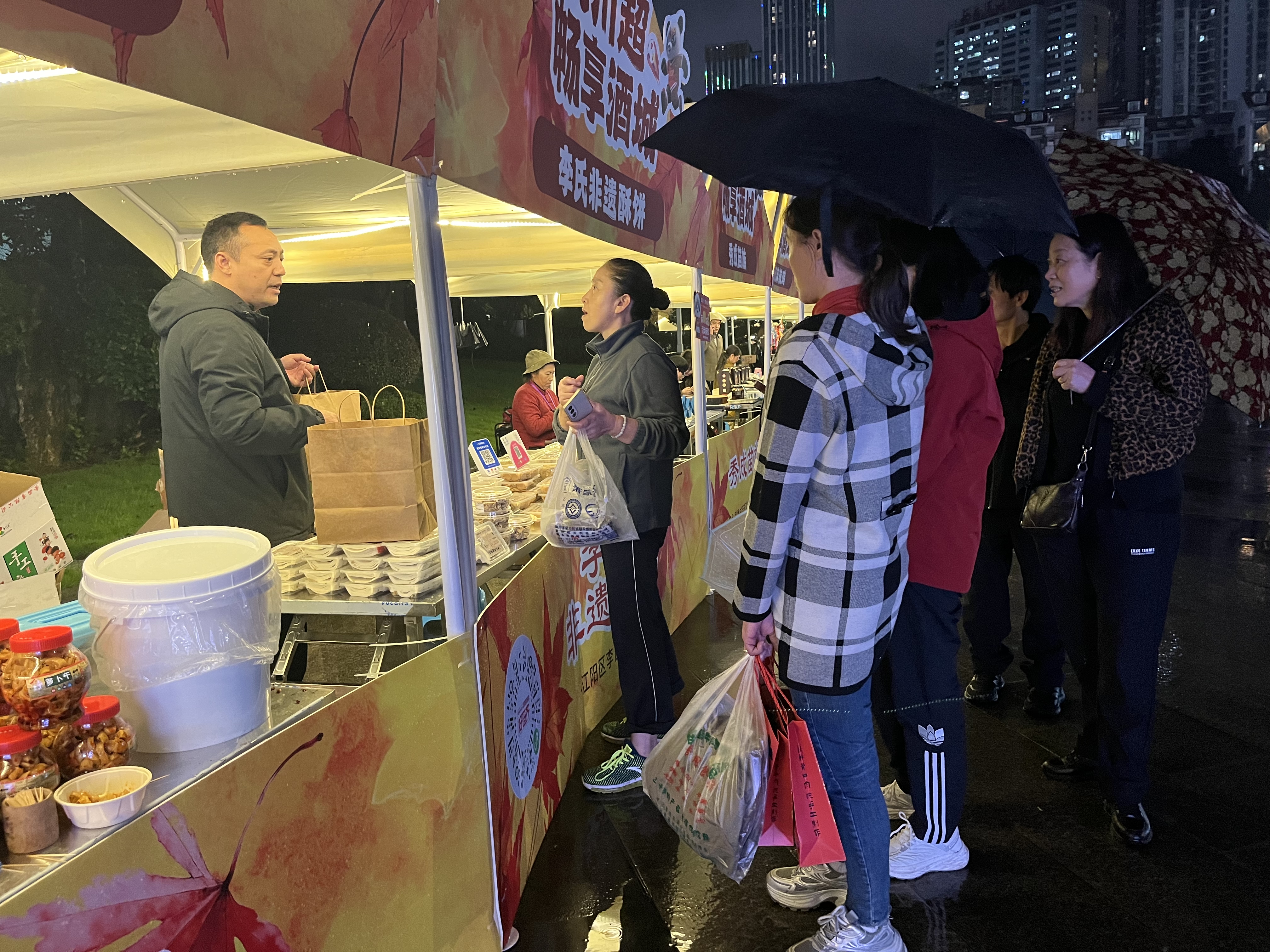 九块九的“川超”门票，泸州人耍出过年的味道