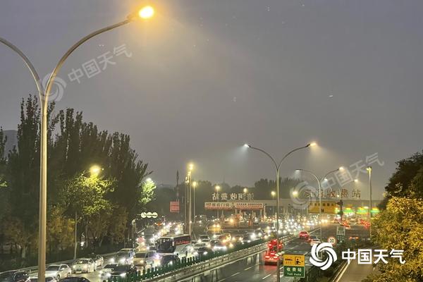 今明天北京雨水上线气温逐步下降 早晨有雾注意交通安全