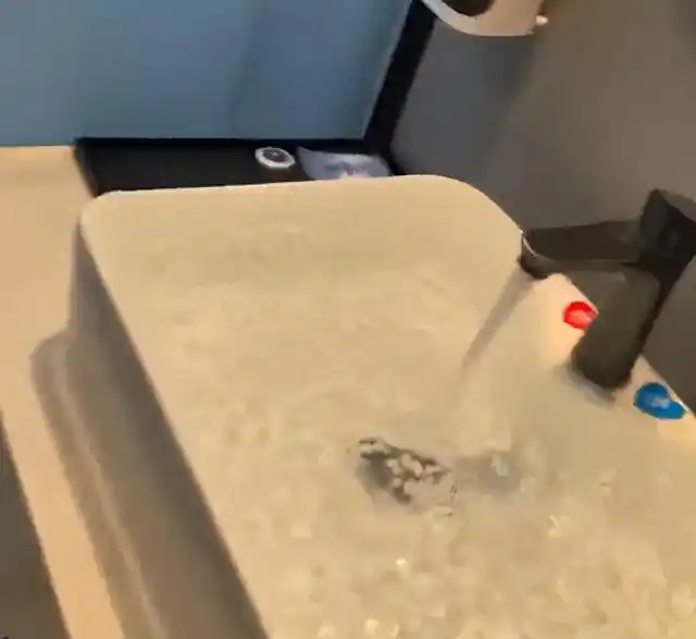 女子花108元预定三亚一酒店，入住后申请取消订单遭拒，放水致客房被淹